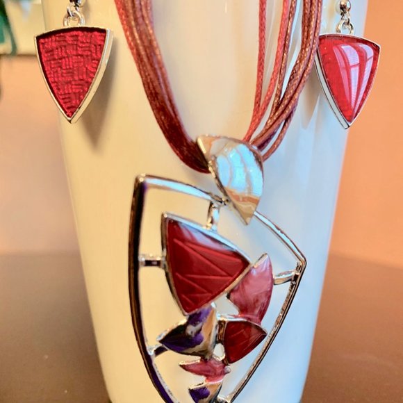 Triangle Pendant Set - Picture 3 of 3